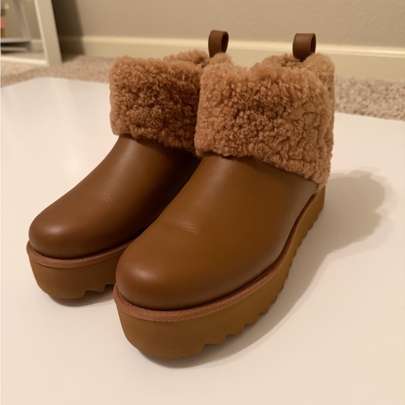 UGG Ultra Mini Alina Platform Boot - Picture 2 of 8